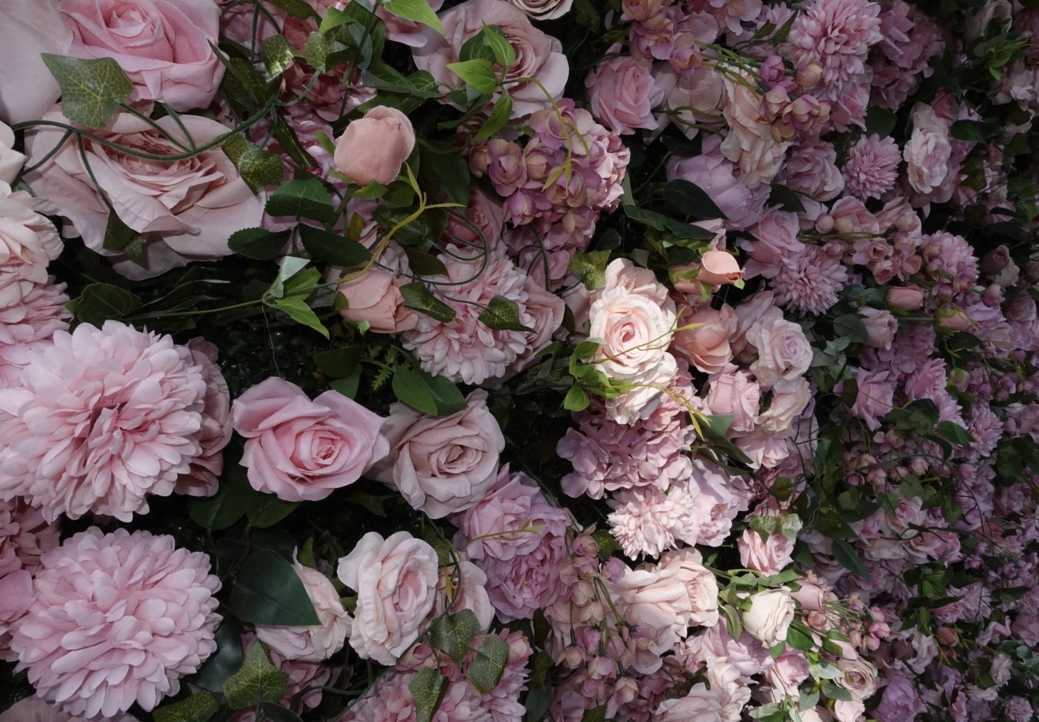 Detailaufnahme der Blumenwand